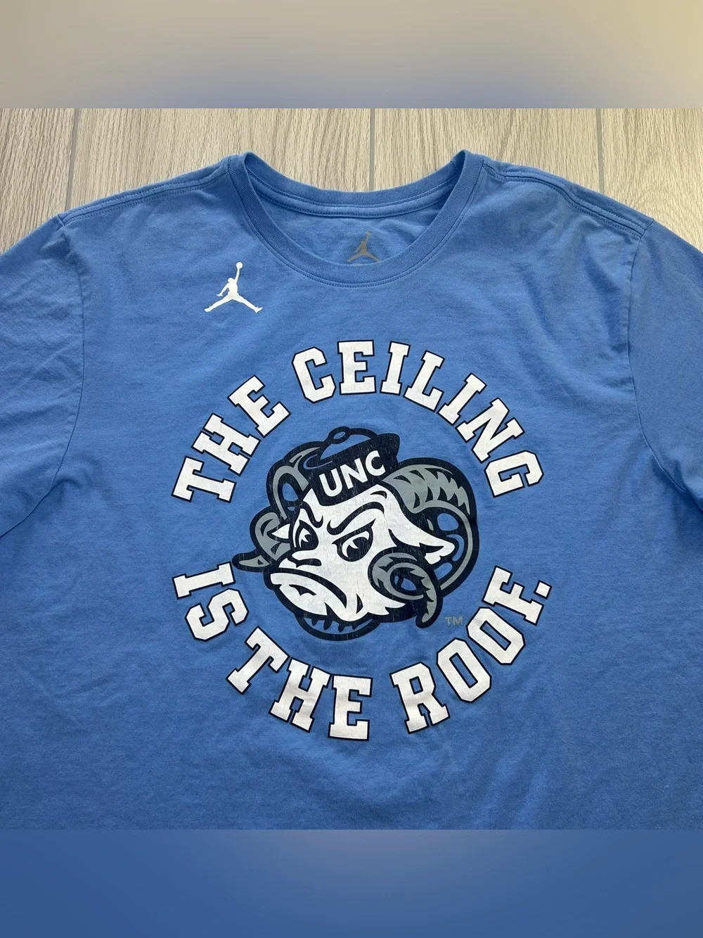 Jordan UNC Tar Heels Basketball The Ceiling is the Roof T-Shirt 2017 Champs sz L